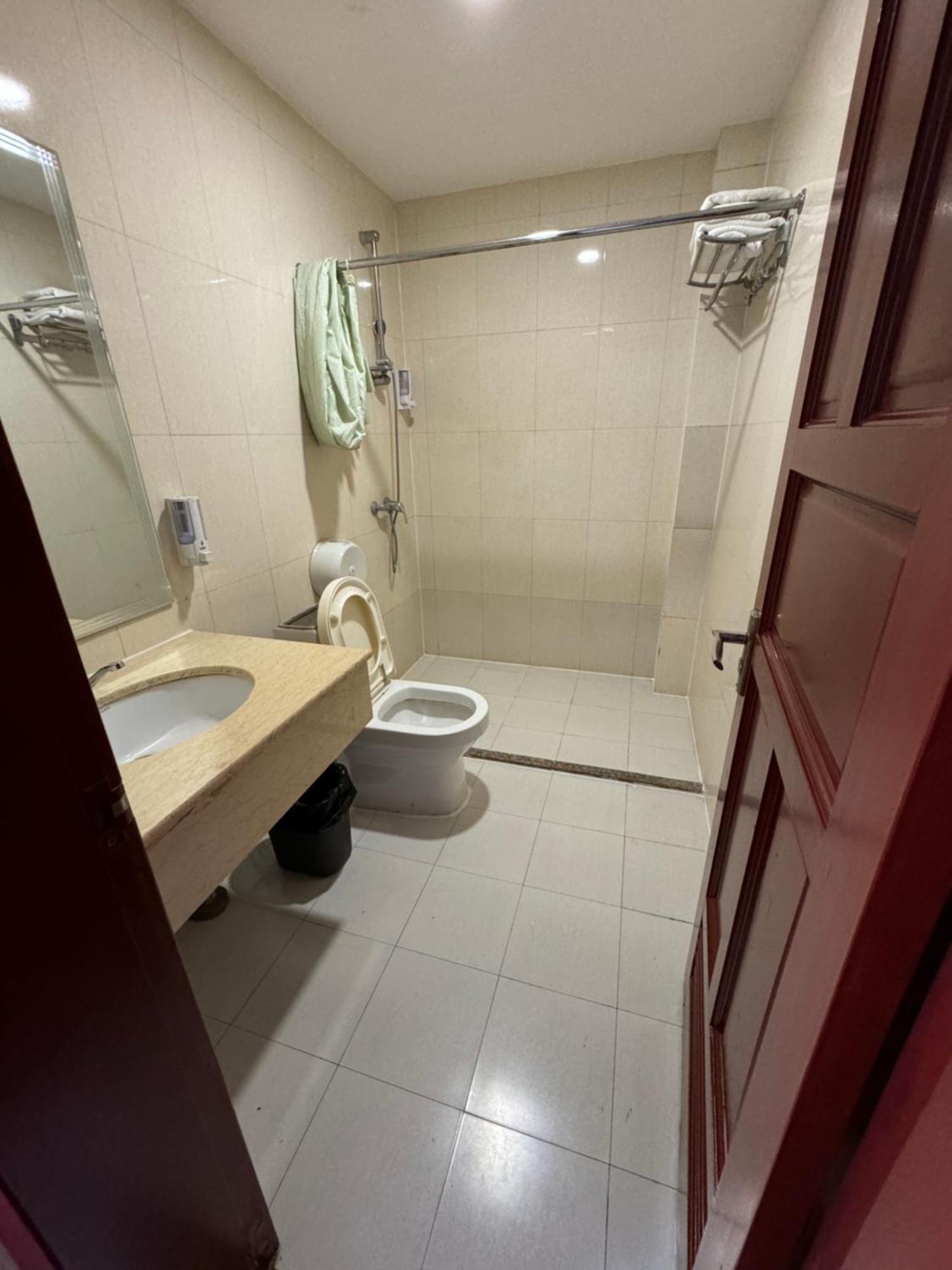 אלמטי Zolotoi Drakon Hotel מראה חיצוני תמונה