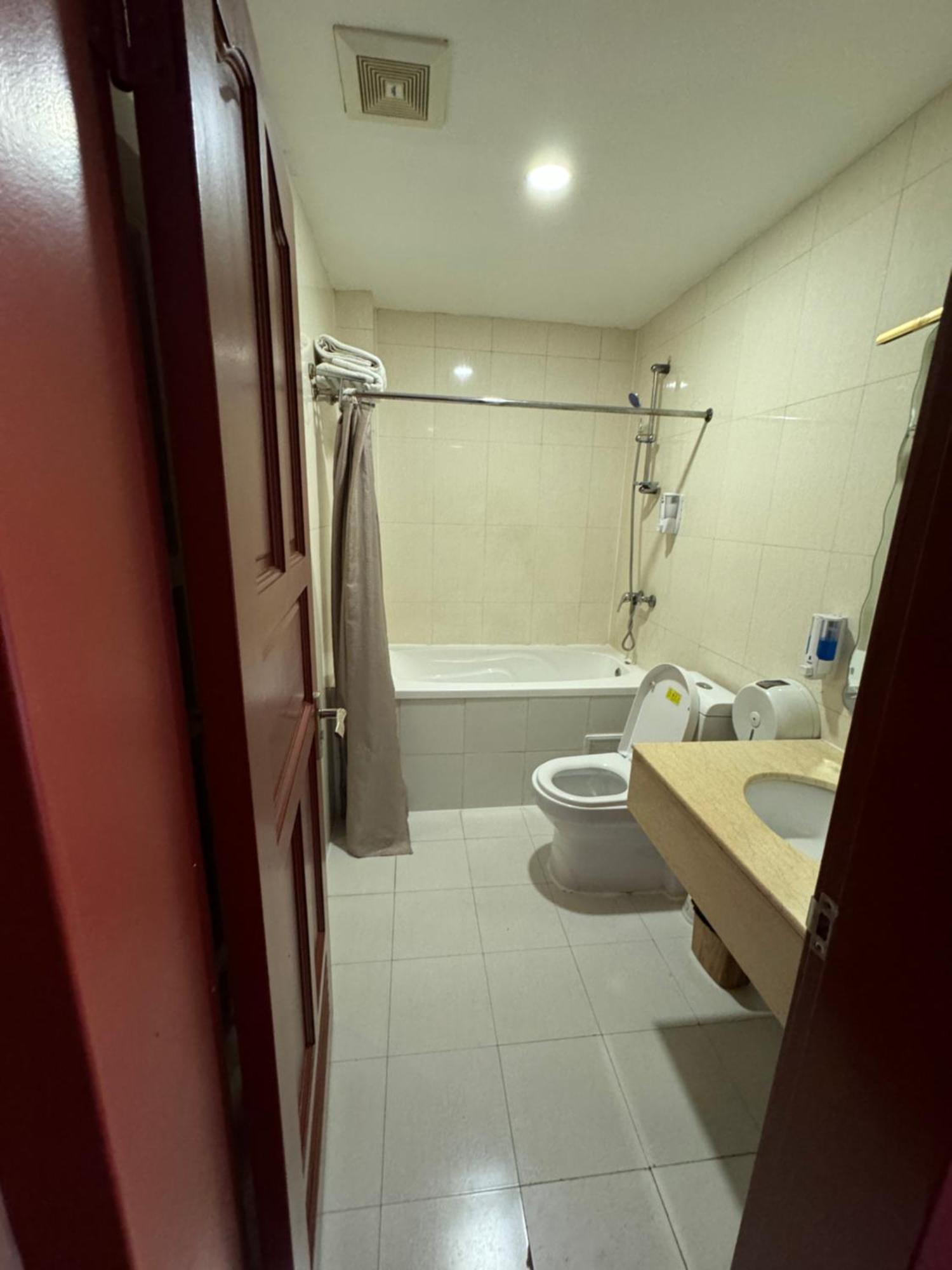 אלמטי Zolotoi Drakon Hotel מראה חיצוני תמונה