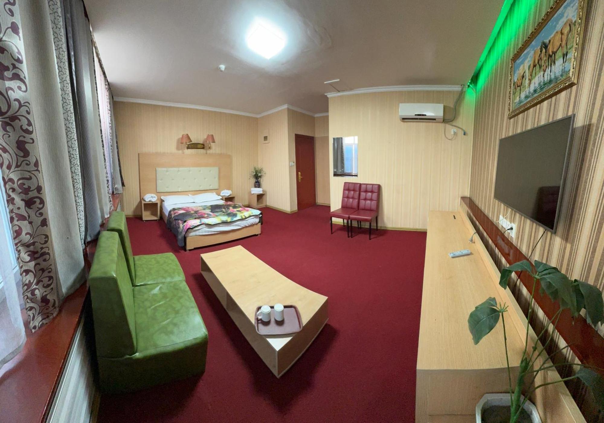אלמטי Zolotoi Drakon Hotel מראה חיצוני תמונה