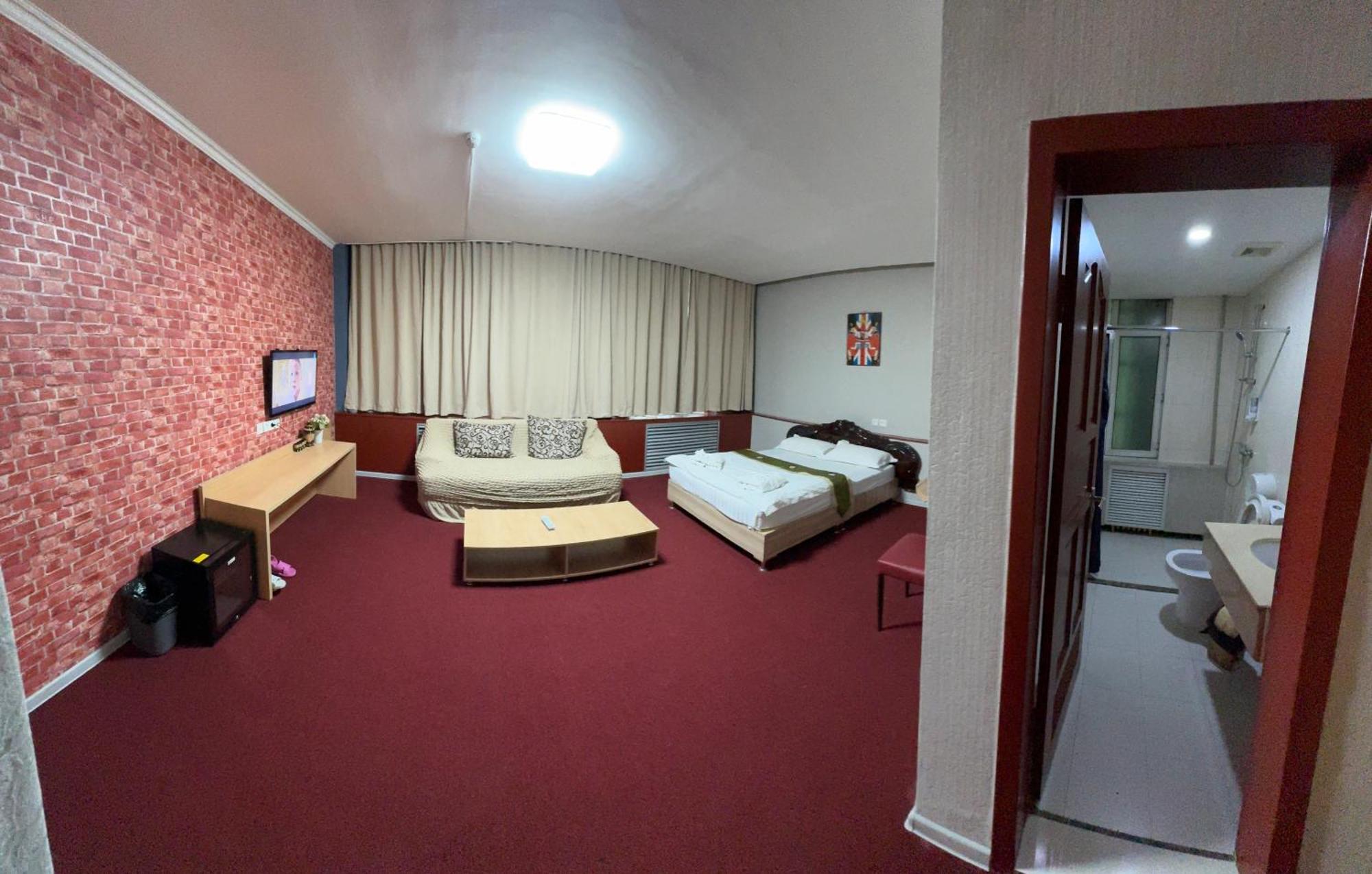 אלמטי Zolotoi Drakon Hotel מראה חיצוני תמונה