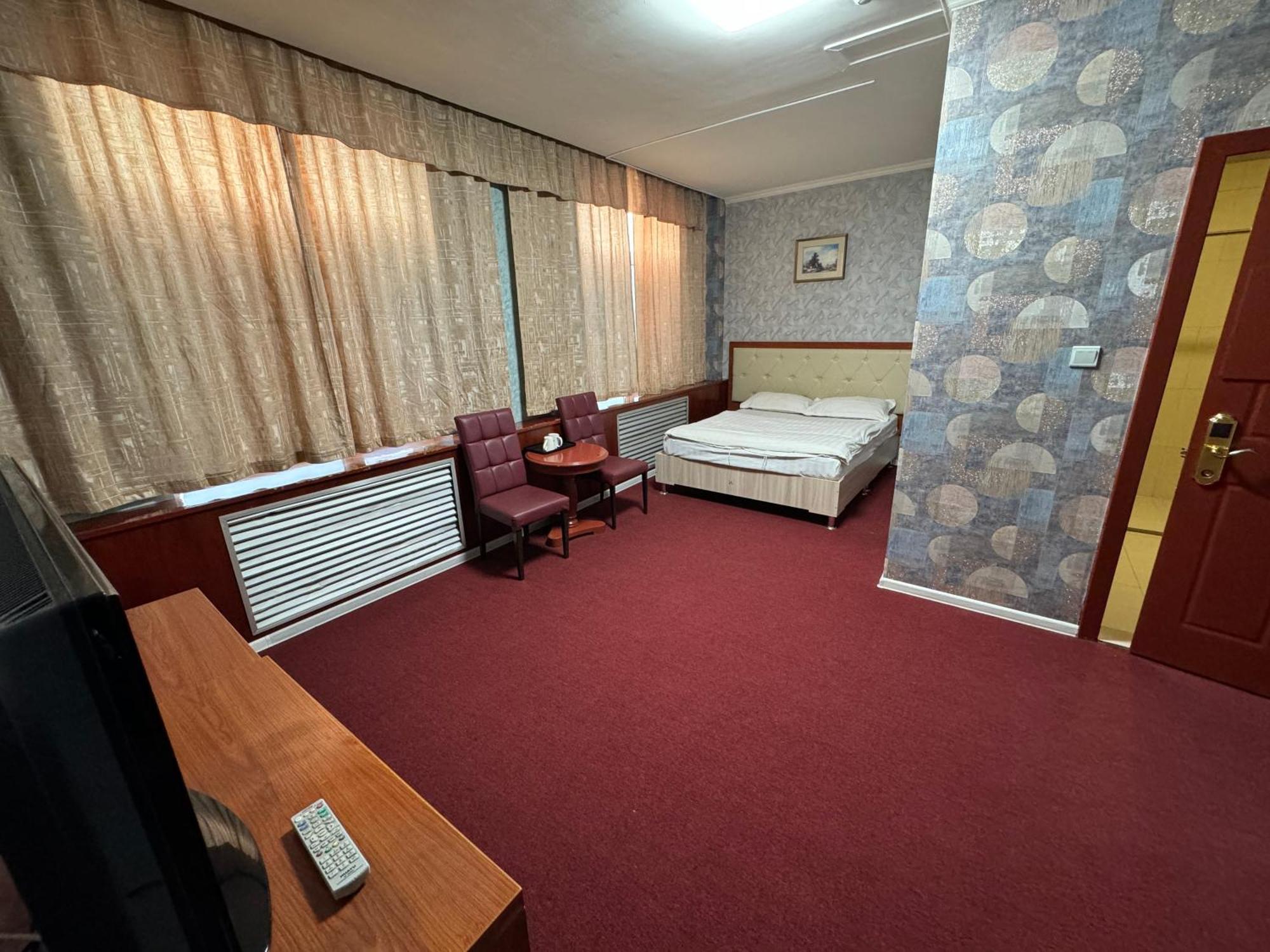 אלמטי Zolotoi Drakon Hotel מראה חיצוני תמונה