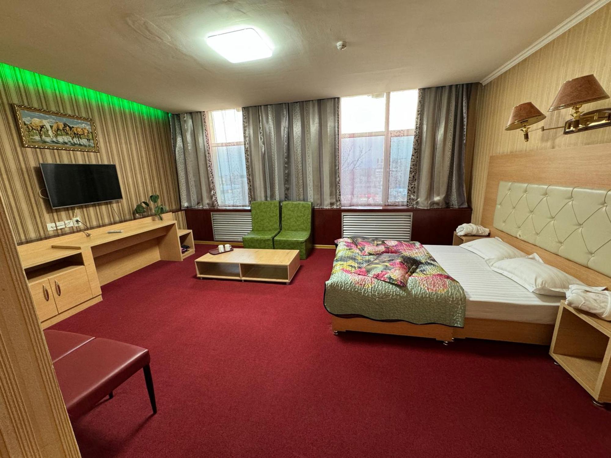 אלמטי Zolotoi Drakon Hotel מראה חיצוני תמונה