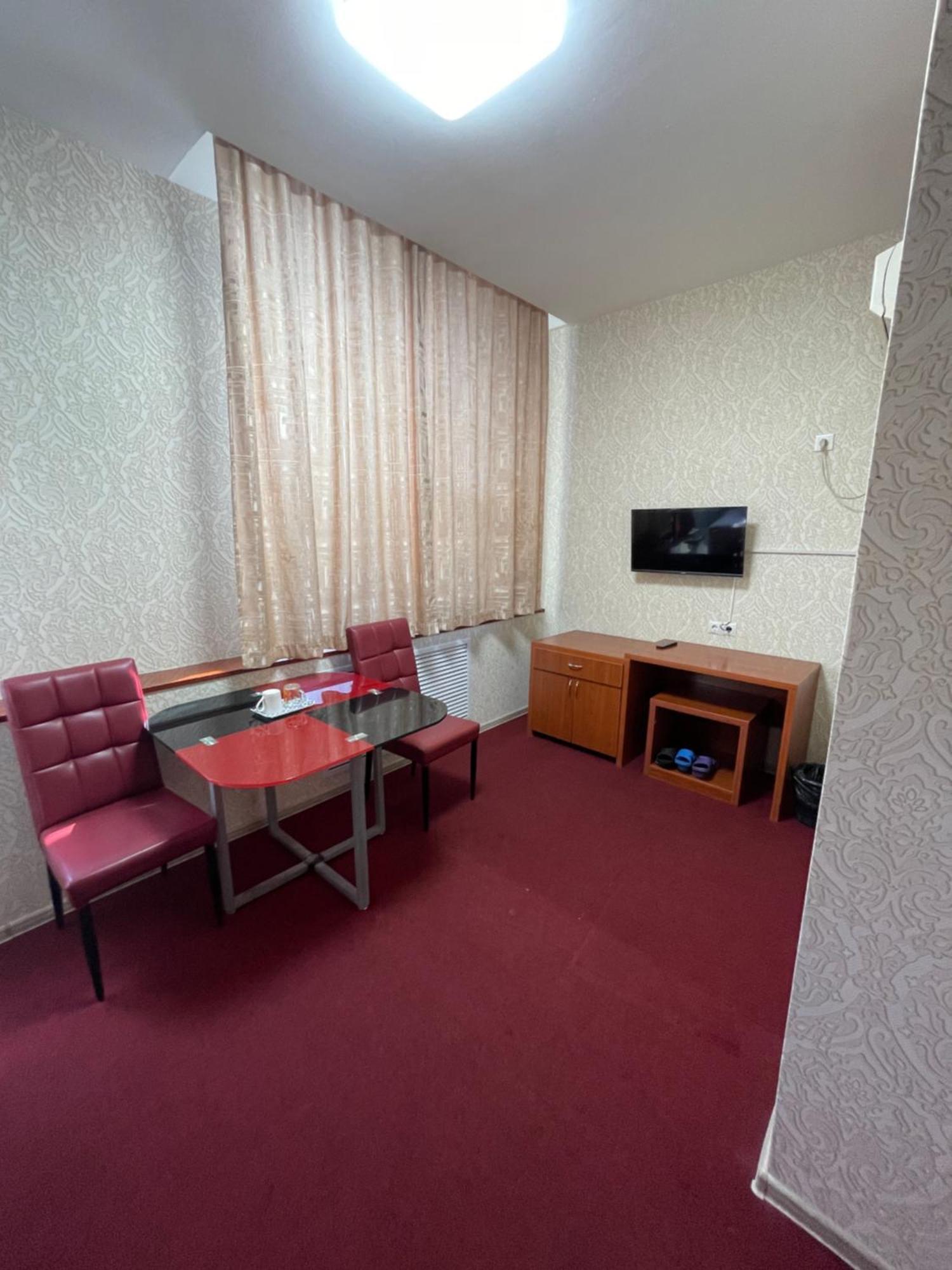 אלמטי Zolotoi Drakon Hotel מראה חיצוני תמונה