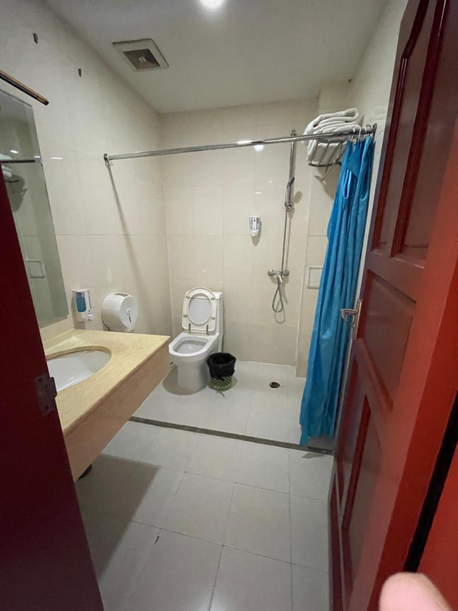 אלמטי Zolotoi Drakon Hotel מראה חיצוני תמונה