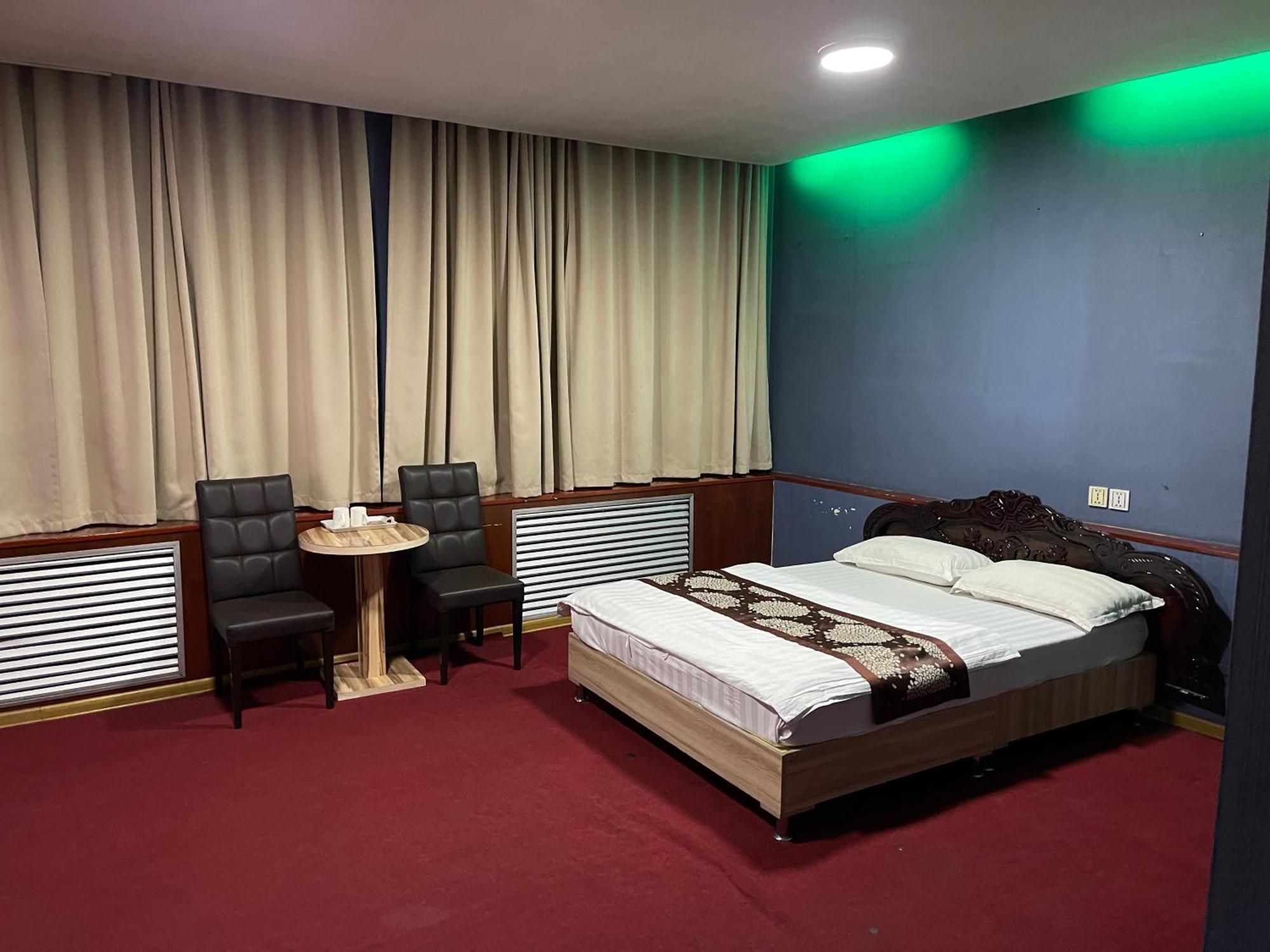 אלמטי Zolotoi Drakon Hotel מראה חיצוני תמונה