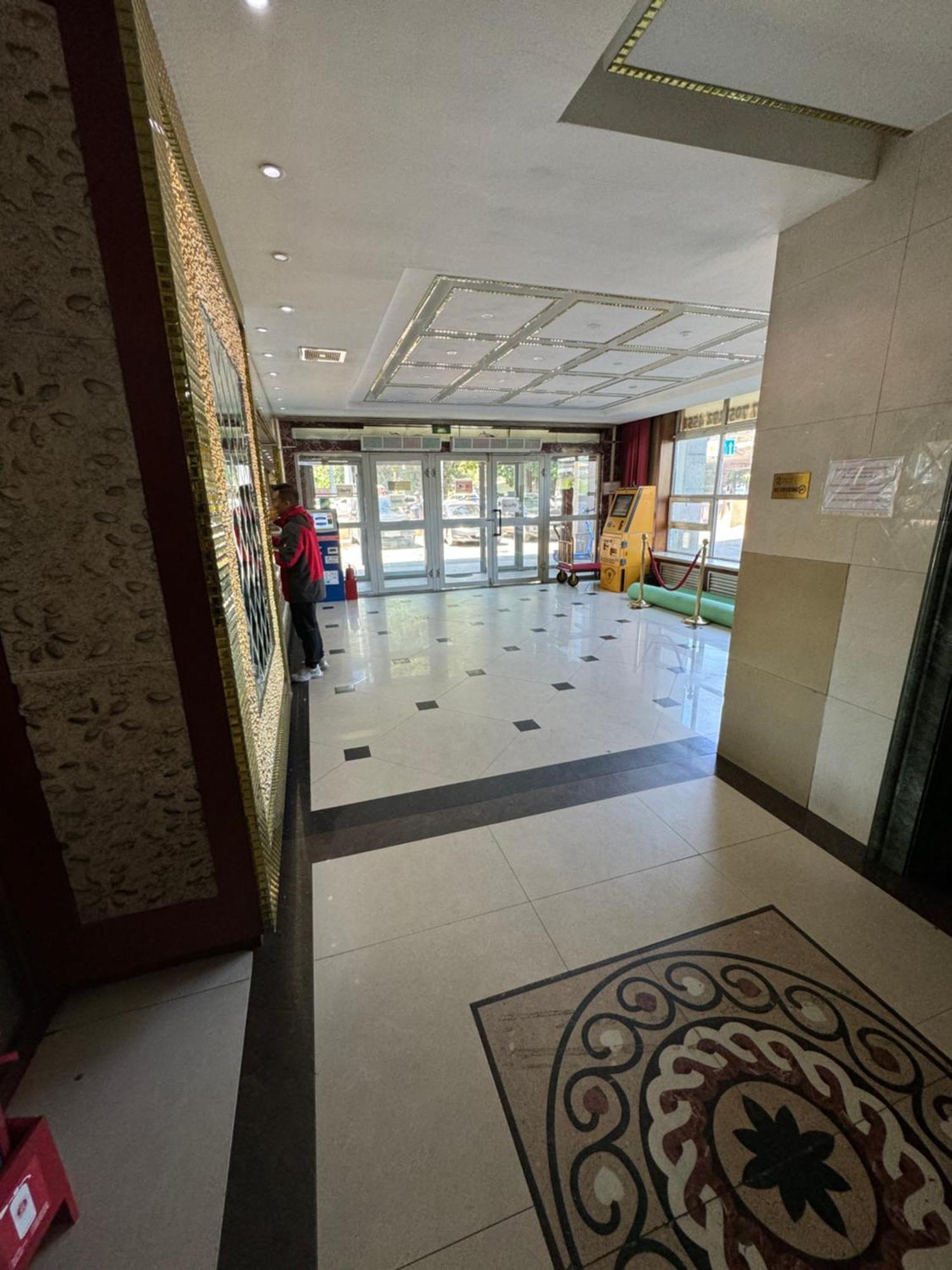 אלמטי Zolotoi Drakon Hotel מראה חיצוני תמונה