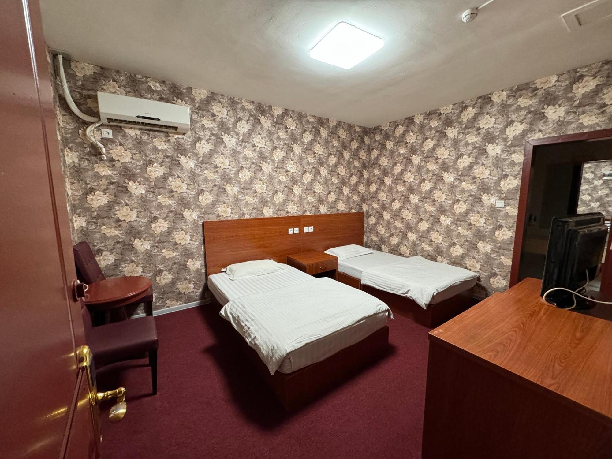 אלמטי Zolotoi Drakon Hotel מראה חיצוני תמונה