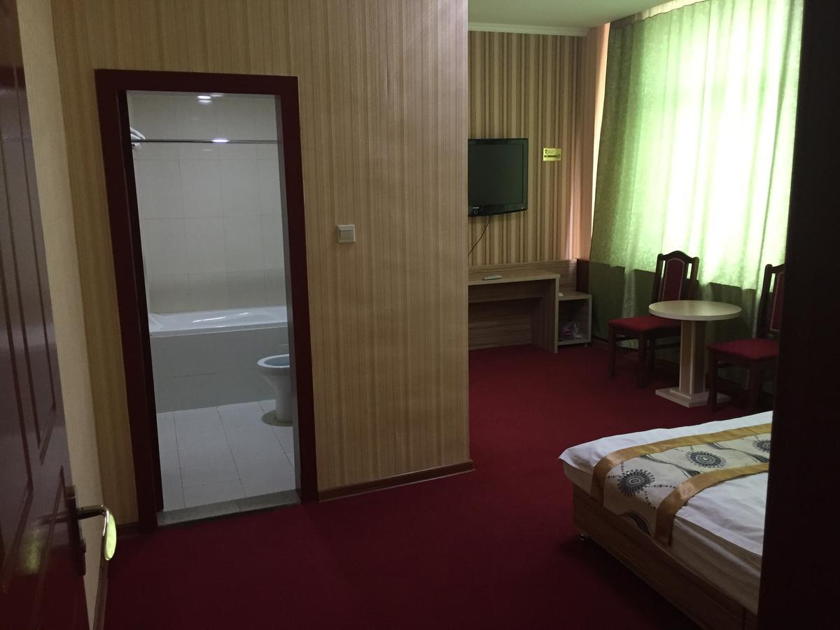 אלמטי Zolotoi Drakon Hotel מראה חיצוני תמונה