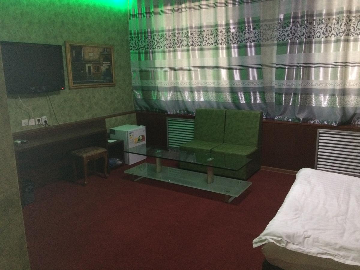 אלמטי Zolotoi Drakon Hotel מראה חיצוני תמונה