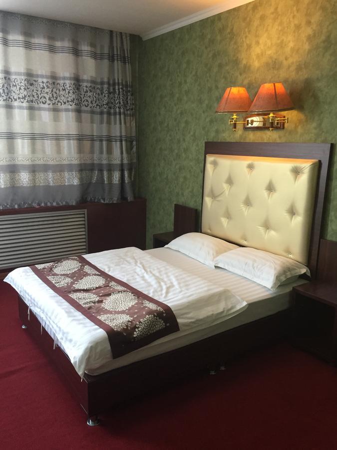 אלמטי Zolotoi Drakon Hotel מראה חיצוני תמונה