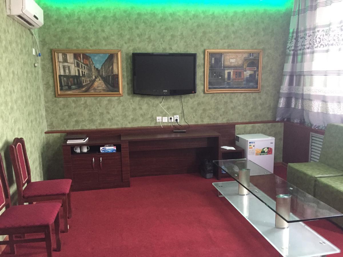 אלמטי Zolotoi Drakon Hotel מראה חיצוני תמונה