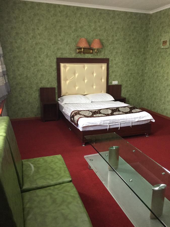 אלמטי Zolotoi Drakon Hotel מראה חיצוני תמונה