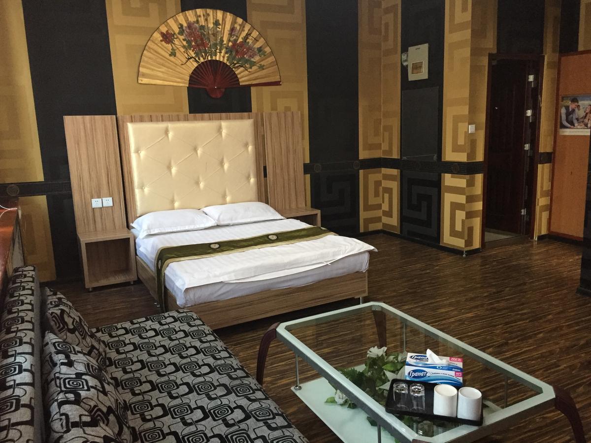 אלמטי Zolotoi Drakon Hotel מראה חיצוני תמונה