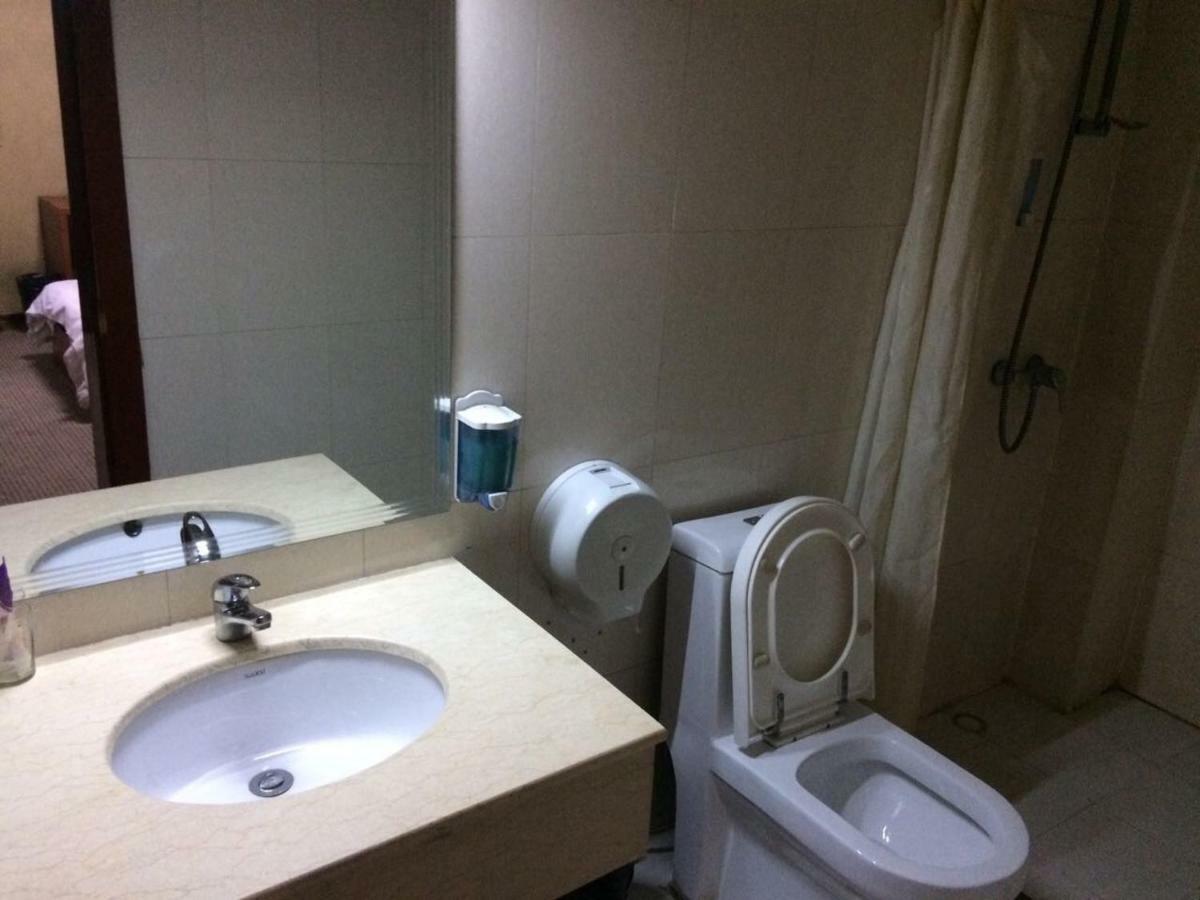 אלמטי Zolotoi Drakon Hotel מראה חיצוני תמונה